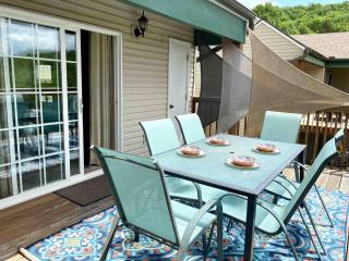 Gorgeous Lake/Mtn Views, Walk to Lake, SDC Close! - Branson - 1