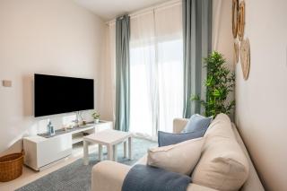 Homesgetaway - Elegant 2BRApt In Navitas A Damac Hills 2 - Dubai - 6