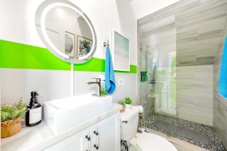 D- Hip NoHo Haven Hot Tub - Family - Parking - North Hollywood - 1