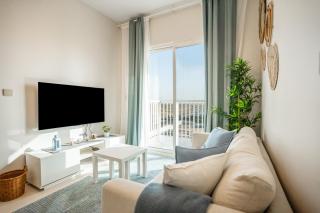 Homesgetaway - Elegant 2BRApt In Navitas A Damac Hills 2 - Dubai - 8