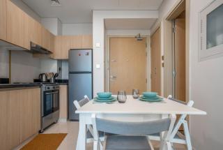 Homesgetaway - Elegant 2BRApt In Navitas A Damac Hills 2 - Dubai - 5