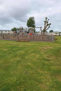 Caravan - Sleeps 6 - Pets Ok - Parking - 8