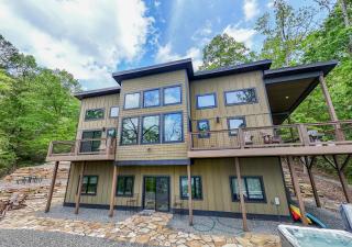 Experience Serene Lake Views at The Cove - 4