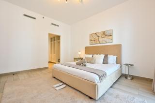 Yas Canal 3 Luxury Two Bedroom Near F1 Circuit - Abu Dabi - 0