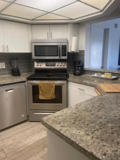 Chic Las Vegas Condo Getaway mins to the Strip FREE WiFi , Pool, Gym, 24HR Security - Las Vegas - 1