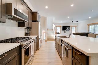 7 Mi to Lake Davis Family Outdoor Retreat with Deck - Portola - 3
