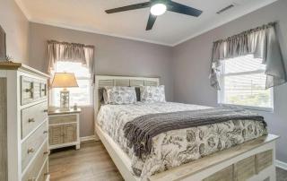 Semi Oceanfront Steps to Beach Cozy Cottage - Oak Island - 6