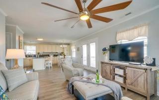 Semi Oceanfront Steps to Beach Cozy Cottage - Oak Island - 3