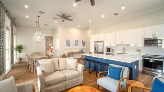 Harbor Luxe Celebration Suites - 8