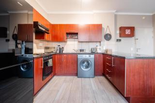 2 Bedroom Apartment in Cape Town CBD - 1