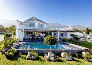 Corner Delight at Onrust Beach - Hermanus - 0