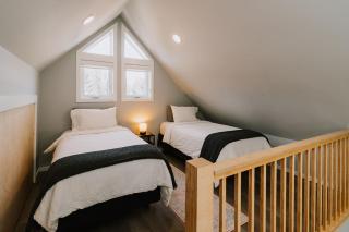 Abraham - Peaceful Tiny Cabin In Historic Nordegg - Nordegg - 2