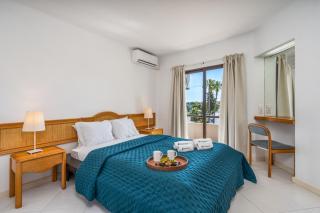HostWise - Sunny Flat with a Balcony & Pool - Albufeira - 0