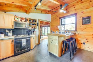 Canoe, Grill and Relax Bos Hideaway on Leland Pond - Hamilton - 4