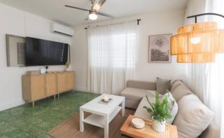 Sunny Escape Close to Beach, Dining & Fun! - San Juan - 0