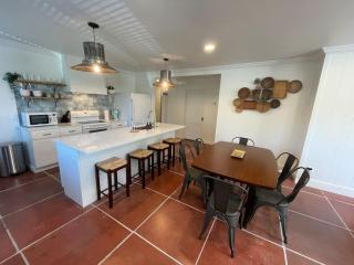 Martin Mill, Santa Fe Inspired Bungalow, 5 minutes to downtown - 0