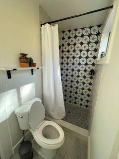Martin Mill, Santa Fe Inspired Bungalow, 5 minutes to downtown - 4