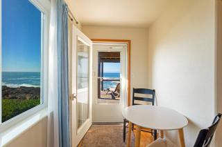 The Amazing Blue Water Ocean House - 3