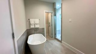 Bright and Modern Houston Getaway Gated Community Close to Everything - 3