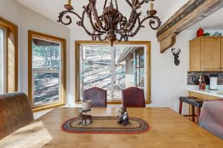 Lara's Lodge by the Lake - Munds Park - 2