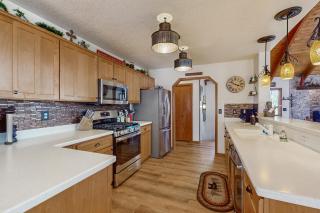 Lara's Lodge by the Lake - Munds Park - 1