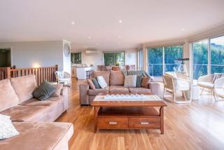 Holzer House - spacious home - 6