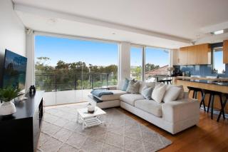 Spacious Oceanview Escape with Pool and Cabana - Collaroy - 6