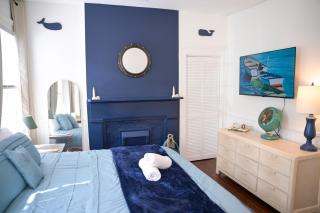 The Maiden Voyage - Themed Getaway, Steps to Forsyth, King Bed, Grill, Games, Picnic Basket - 8