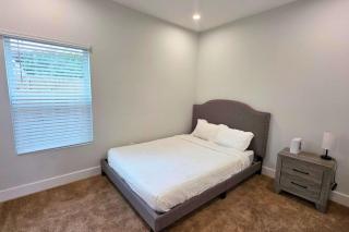 Spacious 3BR, 10 Min to Downtown - Houston - 1