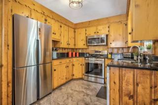 Serenity Pines Hideaway w HotTub - 7