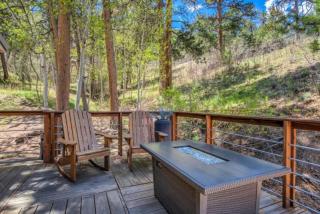 Serenity Pines Hideaway w HotTub - 2