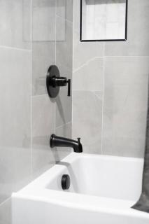 Urban Contemporary Apartment - Providence - 4