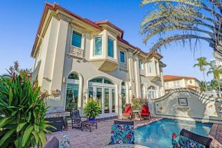 518) Massive waterfront home with pool - North Miami Beach - 5