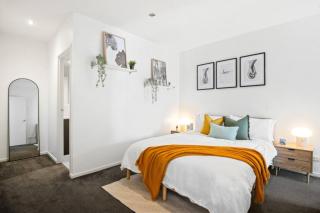 Sunny Richmond Escape 2BR and Large Balcony - 6