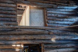 Architect designed sleeping box in barn - - 5