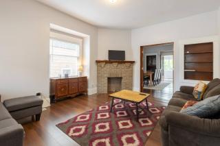 DeVi Lux Room | 10 Min Downtown 15 to Airport CLE - Cleveland - 5