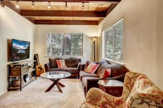 Stout House Cabin - Your kids favorite backyard - South Lake Tahoe - 3