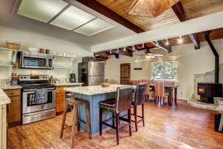 Stout House Cabin - Your kids favorite backyard - South Lake Tahoe - 2