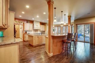 Stunning Forest Retreat - Walk to upper Truckee river - South Lake Tahoe - 2