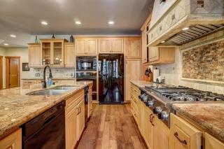 Stunning Forest Retreat - Walk to upper Truckee river - South Lake Tahoe - 1