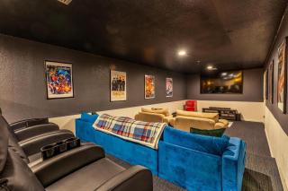Big Oak Manor w/movie theater, hot tub, sleeping for 20 - Oakhurst - 9