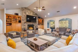 Big Oak Manor w/movie theater, hot tub, sleeping for 20 - Oakhurst - 6