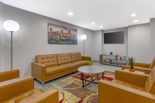 Best Western Plus Raleigh Crabtree Valley Hotel - Raleigh - 8