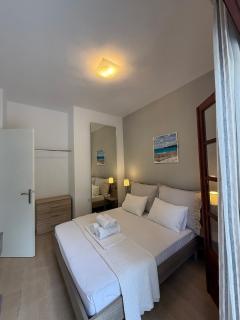 Theros Apartments - Mola Kalyva - 1