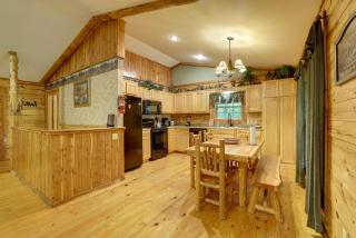 4 Mi to Marina Cozy Log Cabin in Eureka Springs! - 4