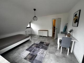 Stuttgart Weilimdorf Gemütliche Zimmer mit Balkon - 1