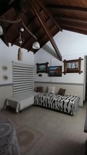 CASA TODA EN PLANTA BAJA CON PARQUE y PILETA INDIVIDUAL SOBRE ASFALTO A POCAS CUADRAS DEL CENTRO DE MERLO - Merlo - 3