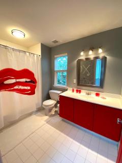 Modern-Chic Living in the Heart of Center City - Philadelphia - 2