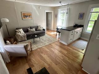 Peaceful 1BR retreat - Simple, Stylish, Shelburne - Shelburne - 8