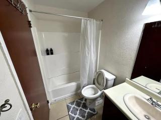 Turlock Home close to hwy 99! - Turlock - 9
